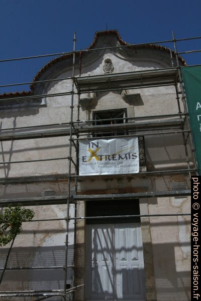 Affiche de l'entreprise de rénovation In Extremis. Photo © André M. Winter