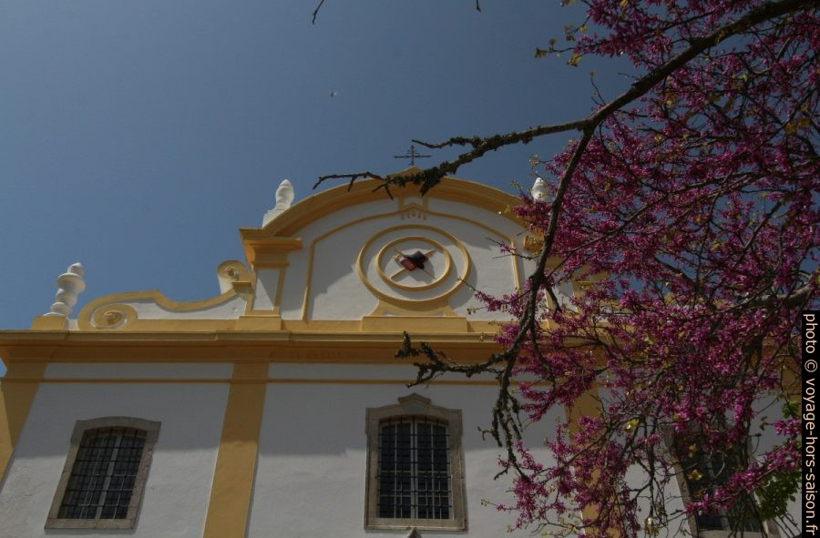 Emblème sur le fronton de la Igreja Matriz de Santiago do Cacém. Photo © André M. Winter