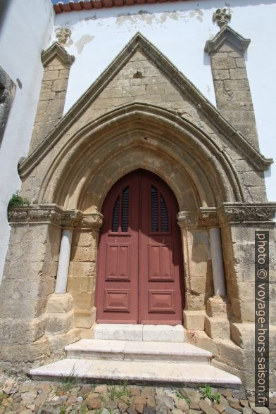 Porte latérale au sud de la Igreja Matriz de Santiago do Cacém. Photo © André M. Winter
