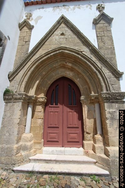Porte latérale au sud de la Igreja Matriz de Santiago do Cacém. Photo © André M. Winter