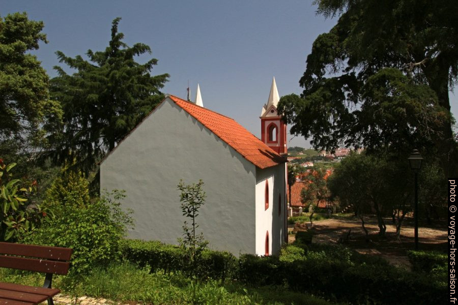 Chapelle dans le jardin du château de Santiago do Cacém. Photo © André M. Winter