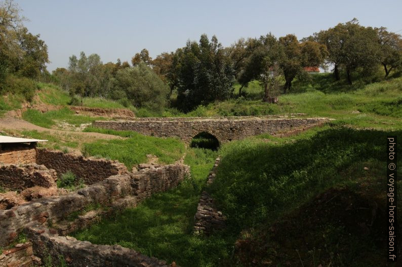 Pont romain de Miróbriga. Photo © André M. Winter