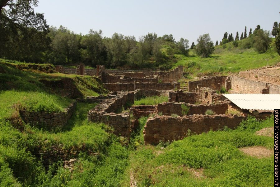 Thermes de Miróbriga vus du pont. Photo © André M. Winter