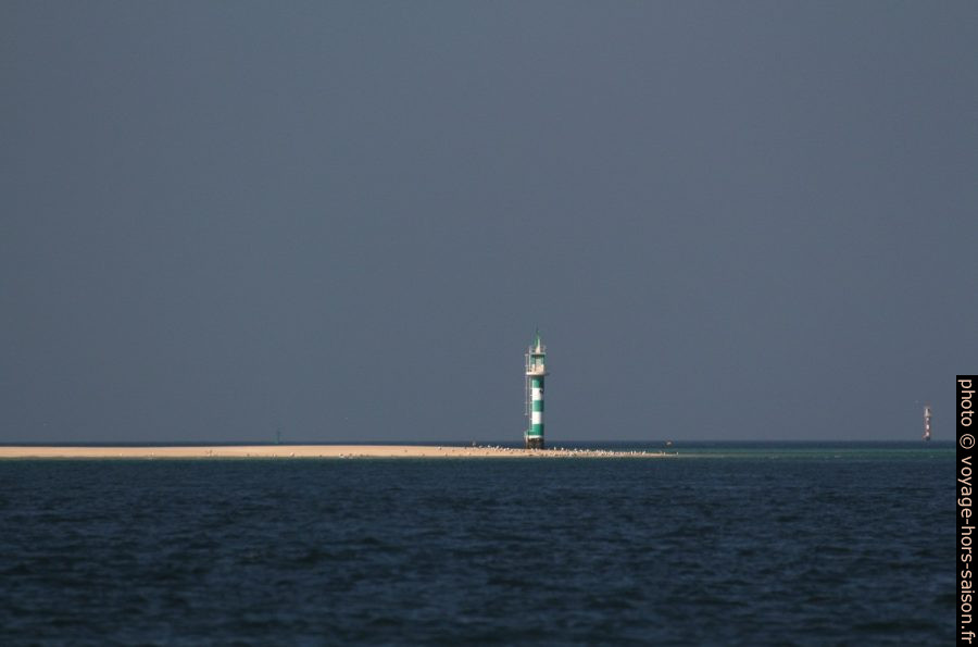 Feux de navigation dans le Golfe de Setúbal. Photo © André M. Winter
