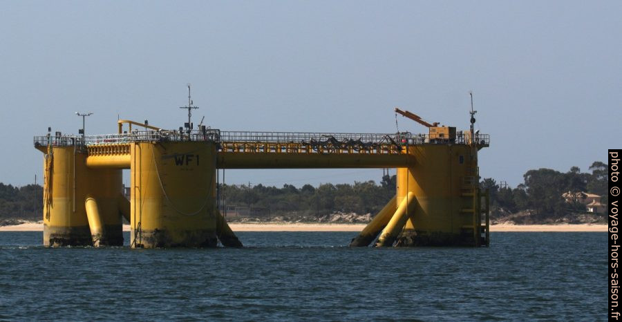 Plateforme WF1 pour éolienne flottante en mer. Photo © André M. Winter
