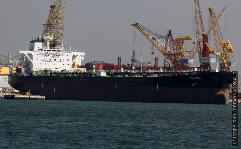 Navire pétrolier Teseo au chantier naval de Mitrena. Photo © André M. Winter