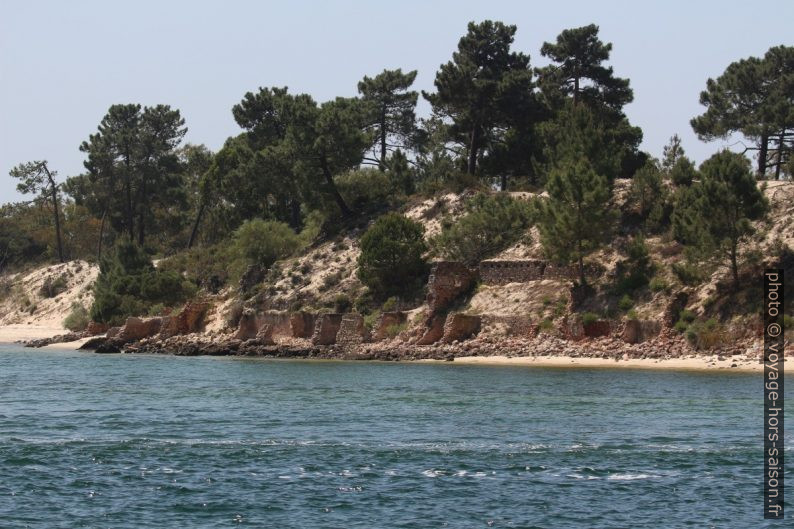 Ruines romaines de Caetobriga sur les rives du Sado. Photo © André M. Winter