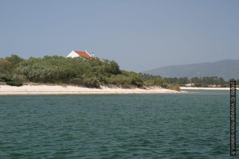 Chapelle N.S. do Rosártio sur la presqu'île de Tróia. Photo © Alex Medwedeff