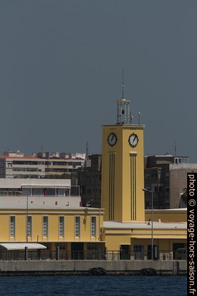 Tour de l'horloge du port de Setúbal. Photo © André M. Winter