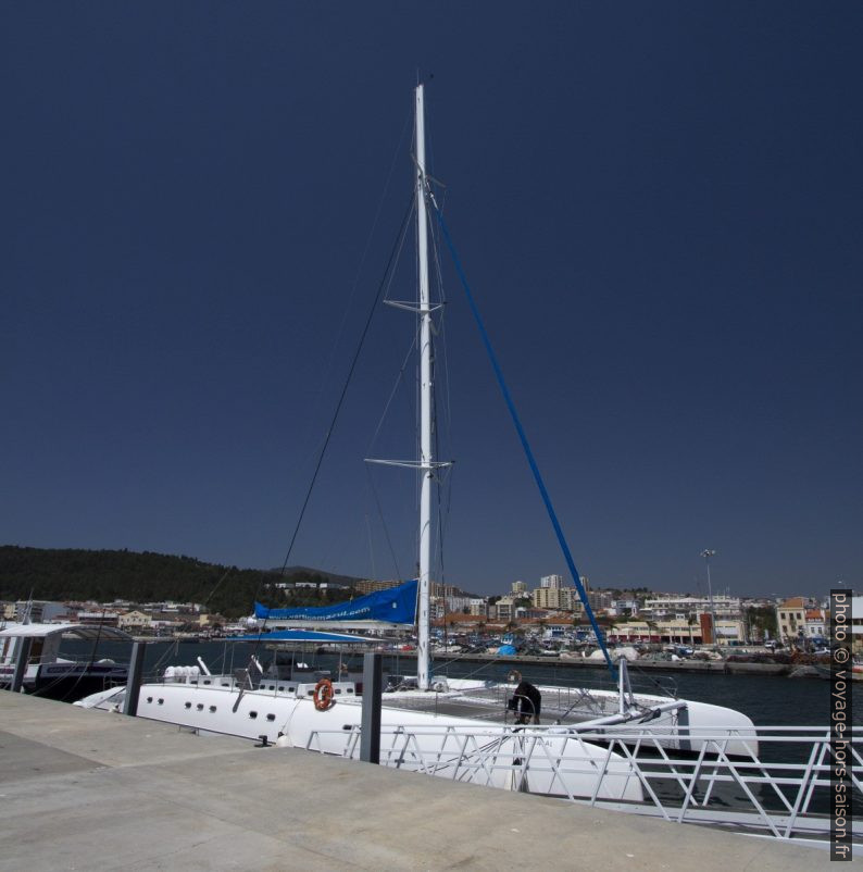 Catamaran de Vertigem Azul. Photo © André M. Winter