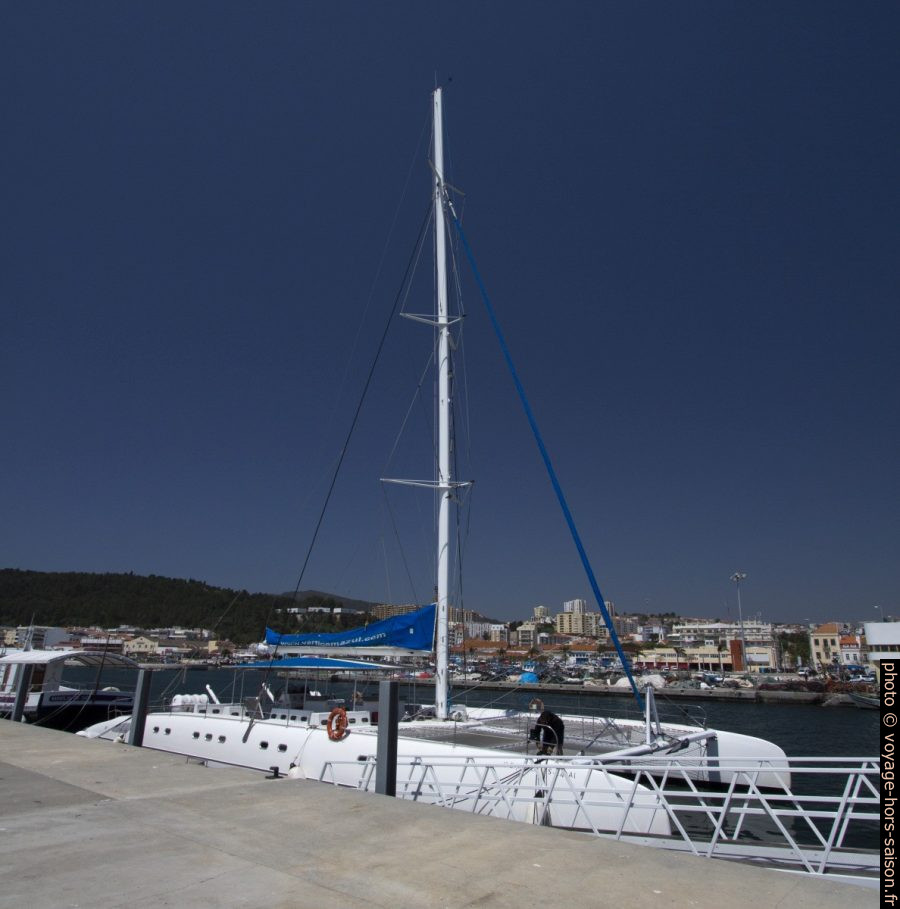 Catamaran de Vertigem Azul. Photo © André M. Winter
