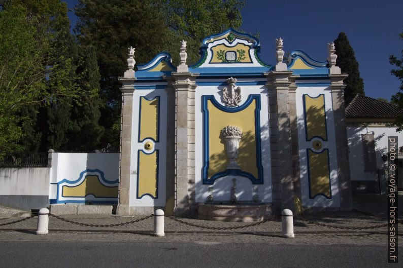 Fontaine baroque à Azeitão. Photo © André M. Winter