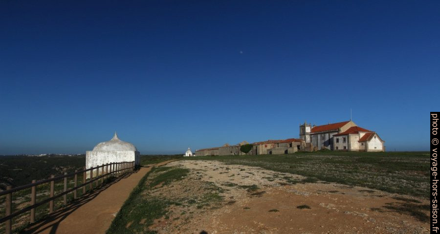 Ermida da Memória e Nossa Senhora da Pedra Mua no Cabo Espichel. Photo © André M. Winter