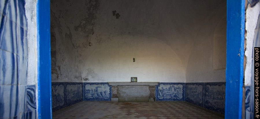 Azulejos dans l'Ermida da Memória au Cap Espichel. Photo © André M. Winter