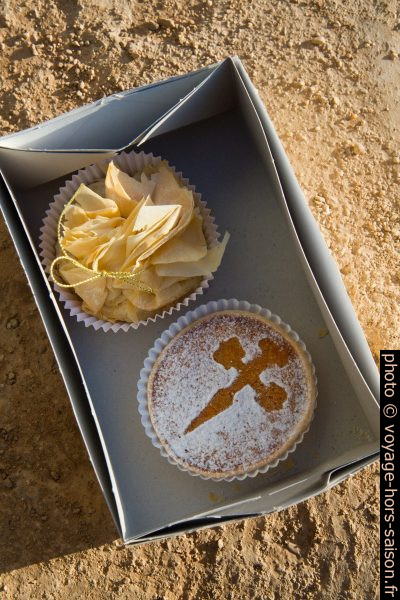 Tartas portuguesas. Photo © Alex Medwedeff
