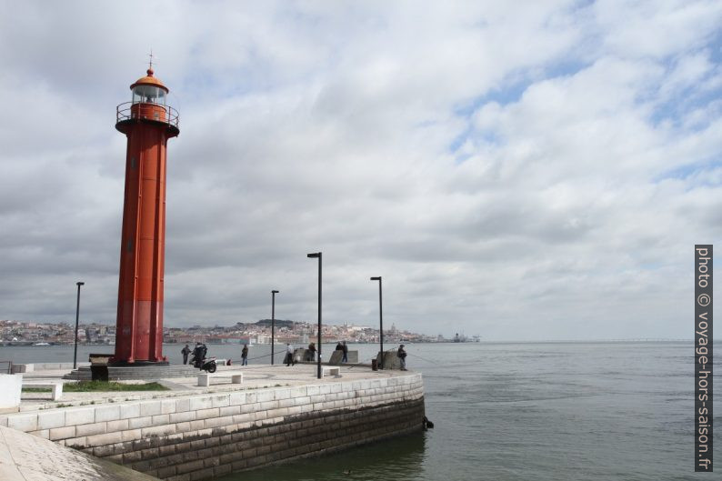 Farol de Cacilhas. Photo © Alex Medwedeff