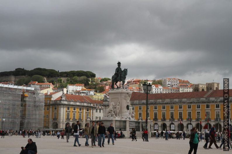 Estátua de Dom José I. Photo © Alex Medwedeff