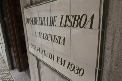 Panneau de faïences de la Conserveira de Lisboa. Photo © André M. Winter