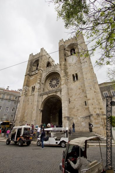 La façade de la cathédrale de Lisbonne. Photo © André M. Winter