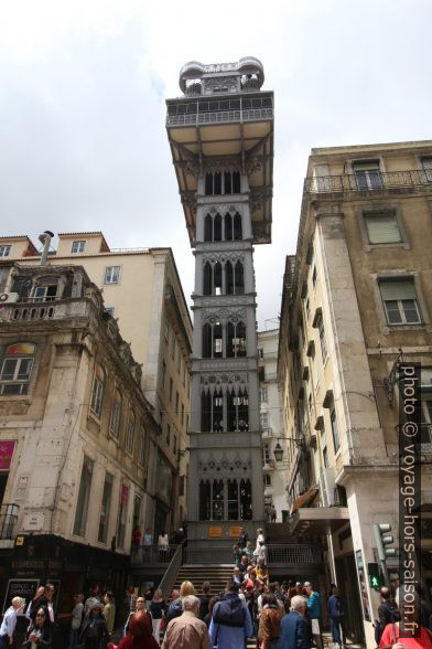 Au pied de l'ascenseur de Santa Justa. Photo © André M. Winter