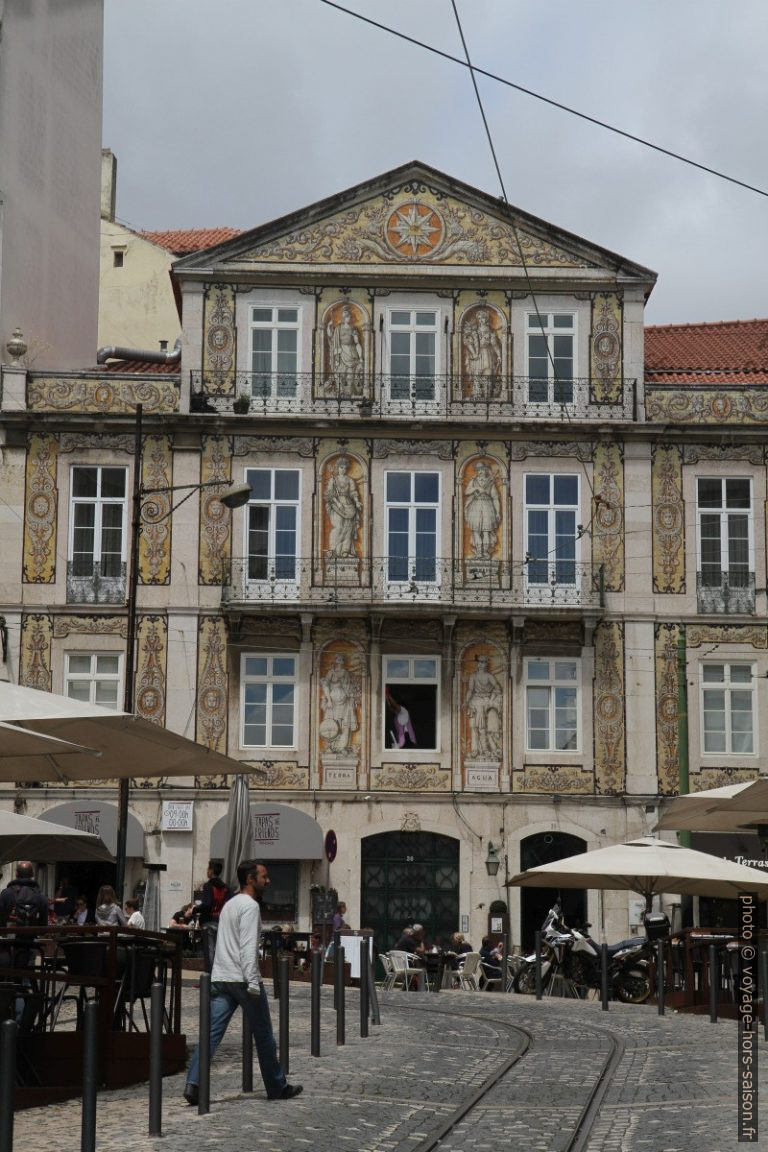 Casa do Ferreira das Tabuletas. Photo © Alex Medwedeff