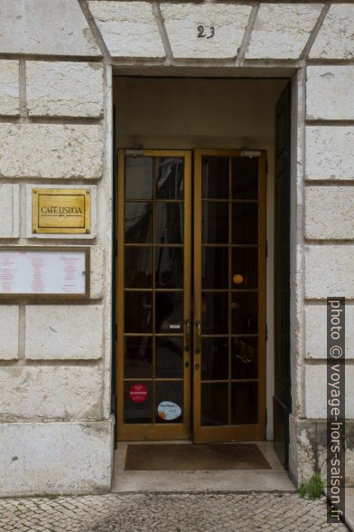 Porte du Café Lisboa. Photo © Alex Medwedeff