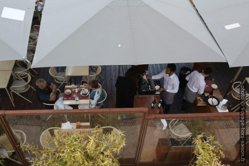 Terrasse extérieure du Café Lisboa. Photo © André M. Winter