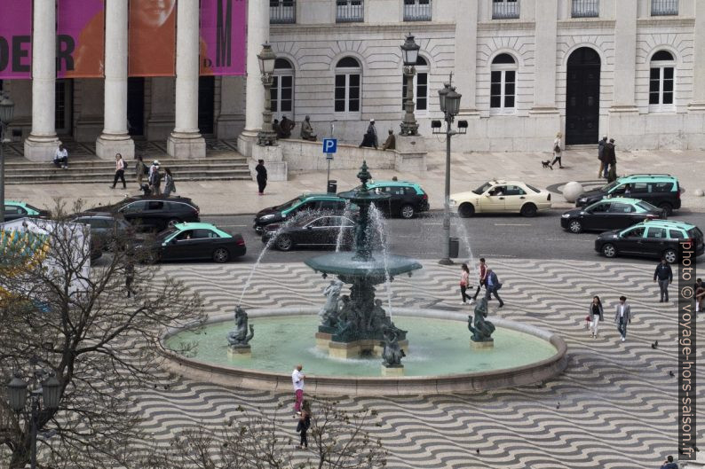 Fontaine de la Praça Dom Pedro IV. Photo © André M. Winter