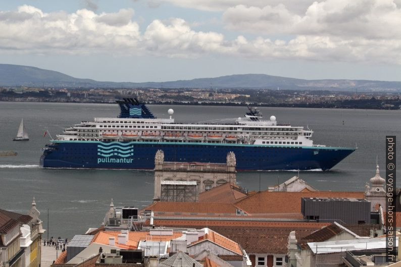 Navire de croisière Zenith de Pullmantur. Photo © André M. Winter