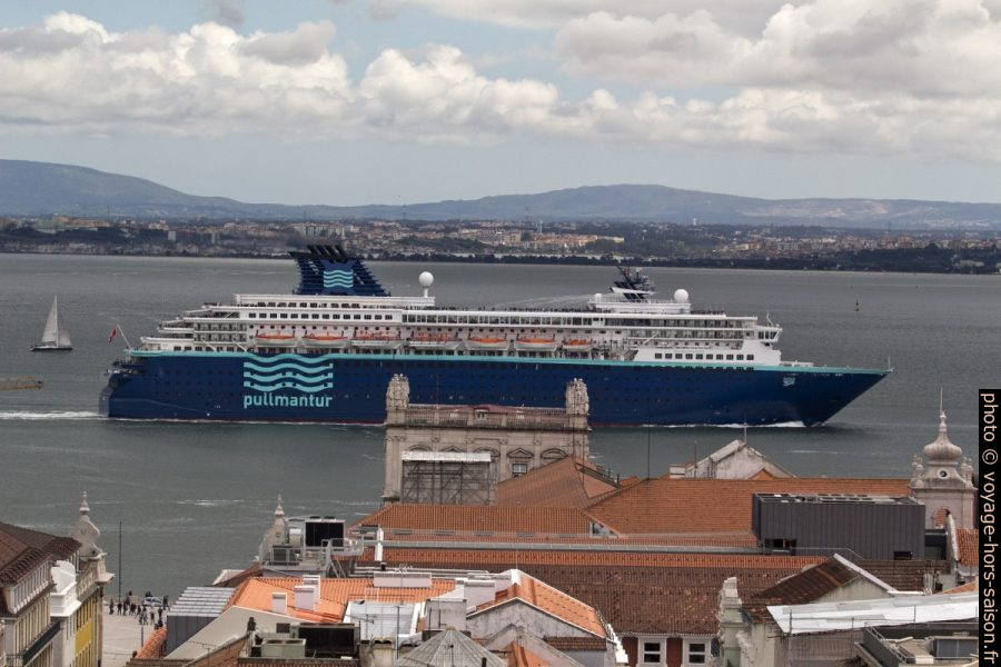 Navire de croisière Zenith de Pullmantur. Photo © André M. Winter