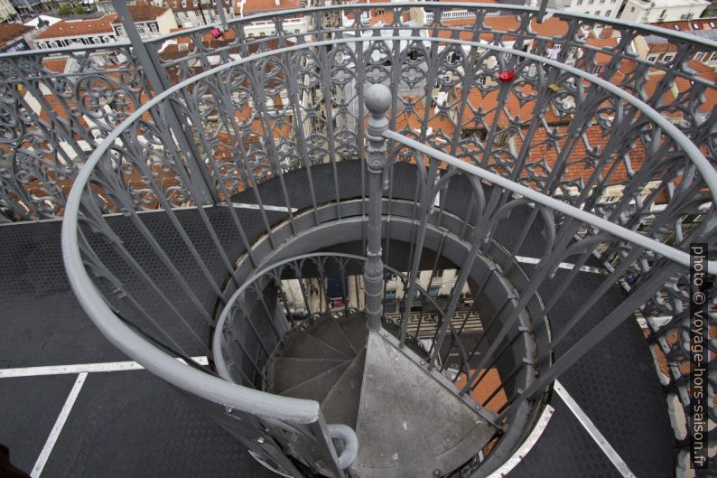 Cage de l'escalier en colimaçon de la terrasse panoramique de Santa Justa. Photo © André M. Winter