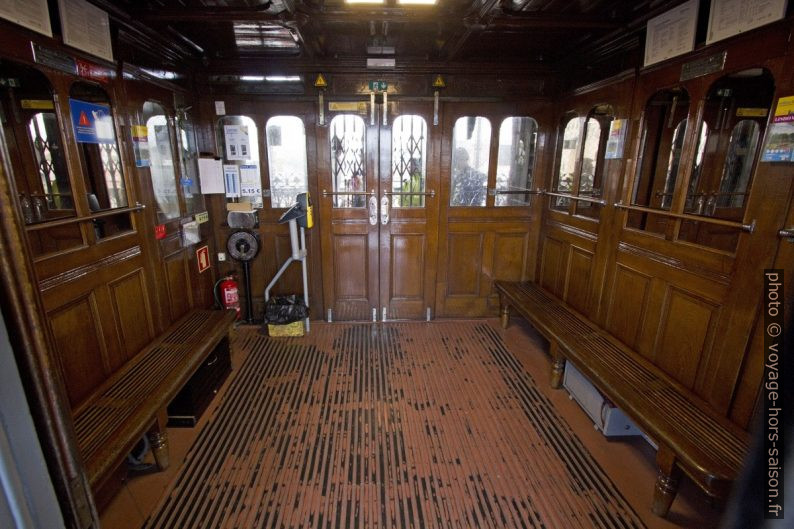 Cabine de l'Elevador Santa Justa. Photo © André M. Winter