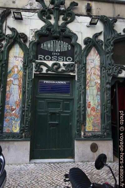 Façade Art Nouveau avec azulejos polychromes de l'Animatógrafo do Rossio. Photo © André M. Winter