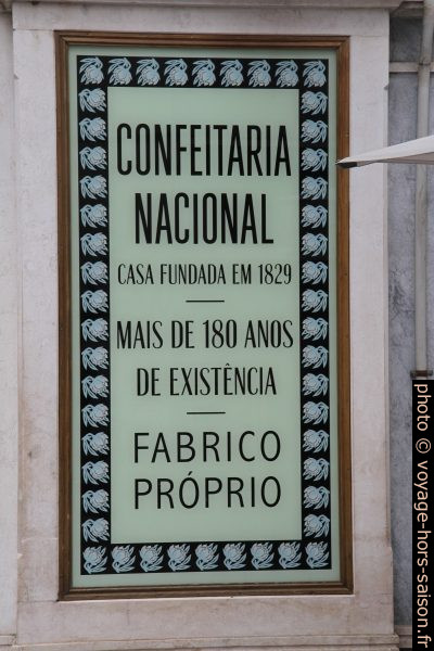 Enseigne de la Confeitaria Nacional. Photo © Alex Medwedeff