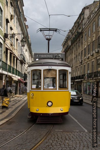 Rame 574 de la ligne 25E de Lisbonne. Photo © André M. Winter