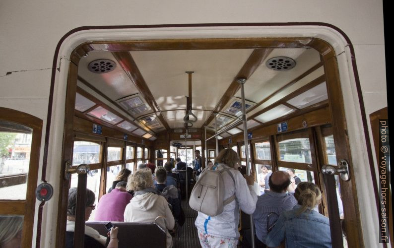 Dans la rame 567 du tram de Lisbonne. Photo © André M. Winter