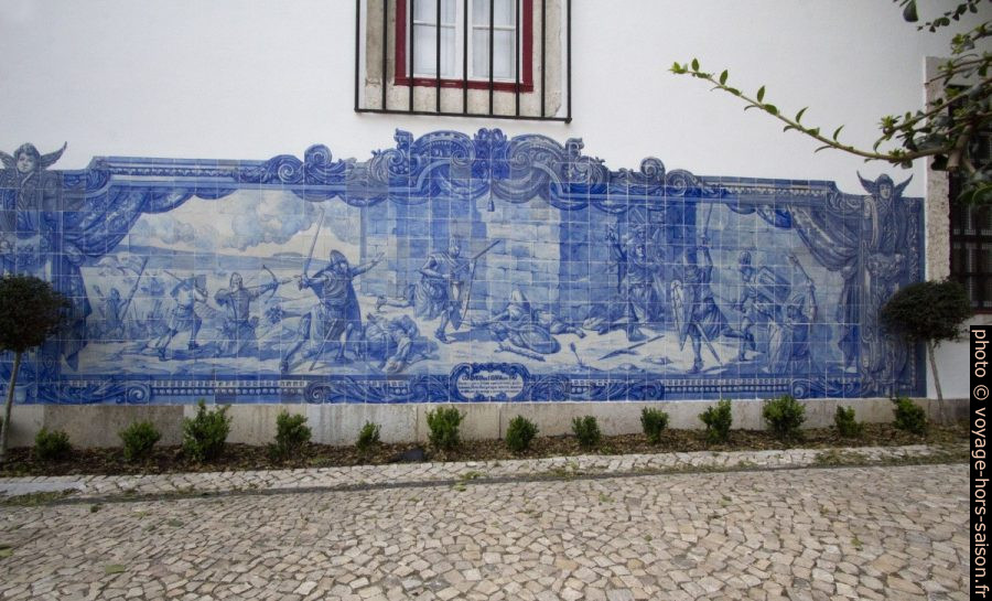 Azulejo montrant Martim Montez lors de la prise du Chateau São Jorge en 1147. Photo © André M. Winter