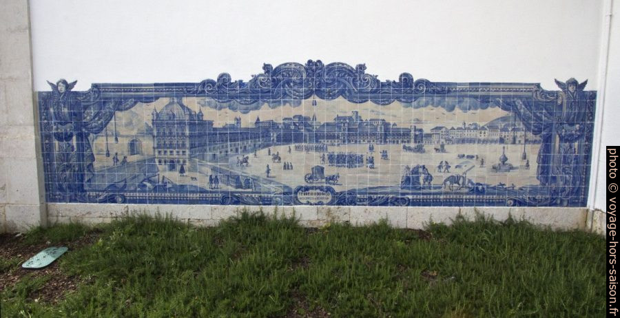 Azulejo montant le Terreiro do Paço (Praça do Comércio). Photo © André M. Winter