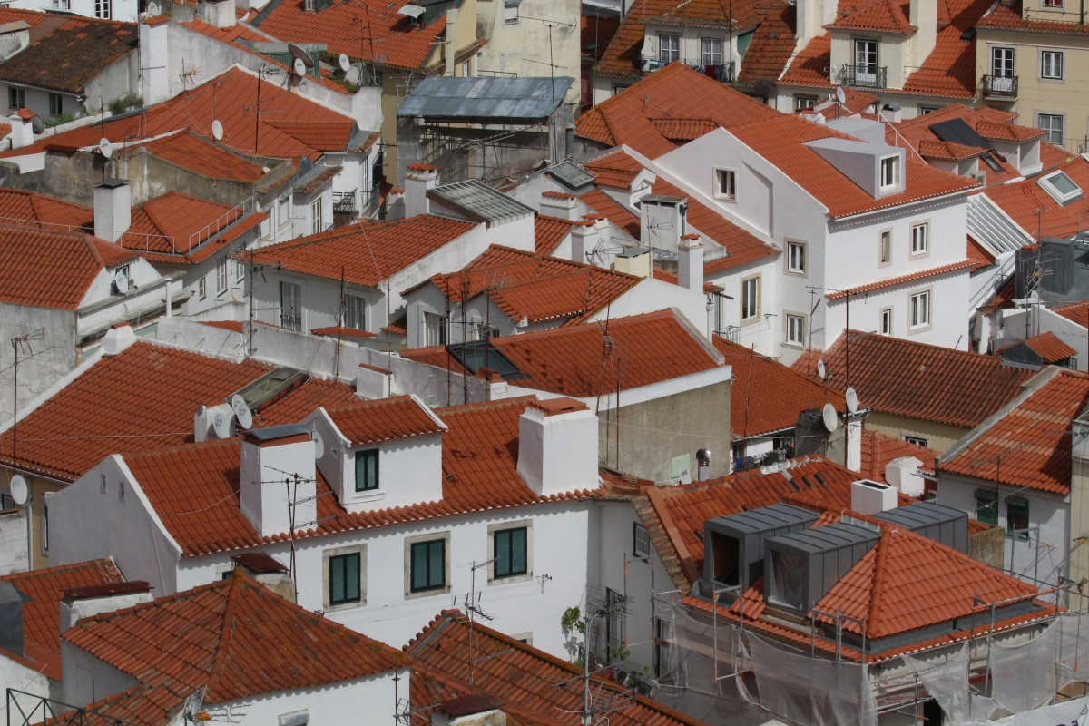 Toits de l'Alfama. Photo © André M. Winter