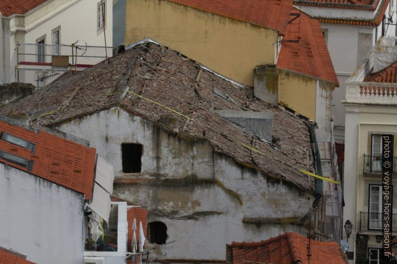 Maison en ruine en plein centre de Lisbonne. Photo © André M. Winter