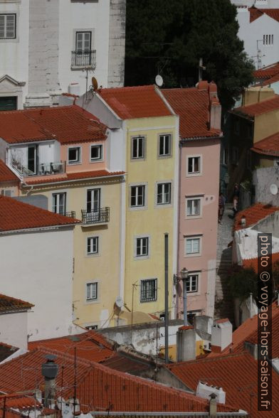 Maisons étroites de l'Alfama. Photo © André M. Winter