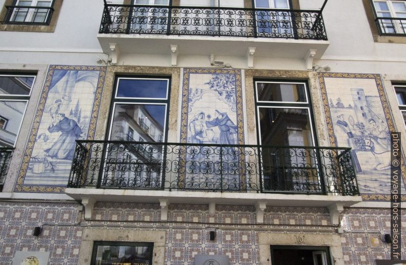 Azulejos pieux sur une maison. Photo © André M. Winter