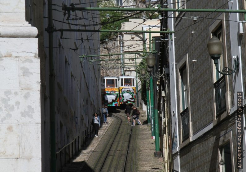 Croisement des deux rames du funiculaire de Lavra. Photo © Alex Medwedeff