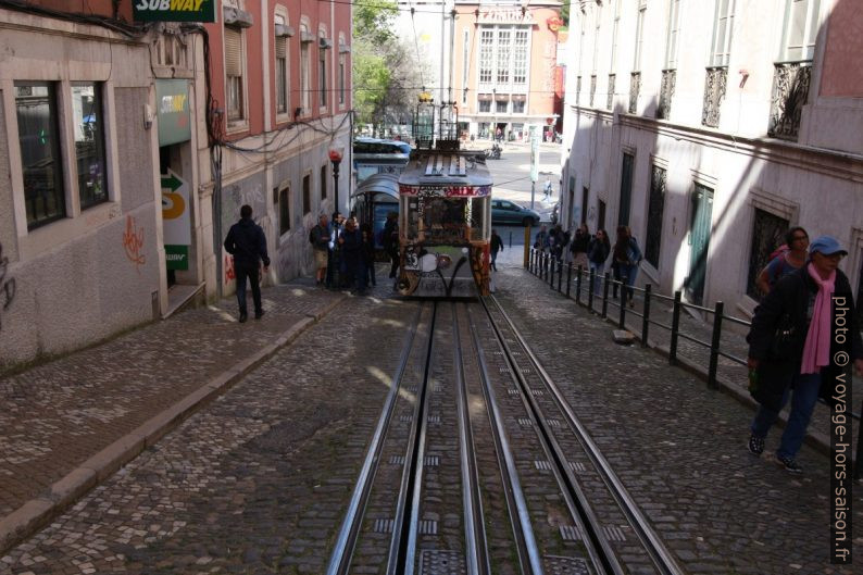 Rails et rame du Ascensor da Glória. Photo © André M. Winter