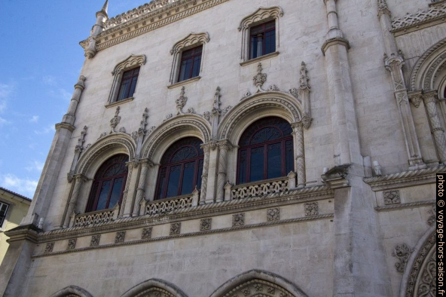 Façade manuéline de la gare du Rossio. Photo © André M. Winter