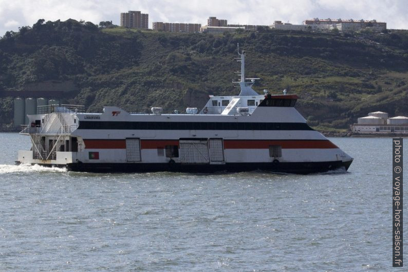 Ferry Lisbonese de Transtejo entre Belém et Trafaria. Photo © André M. Winter