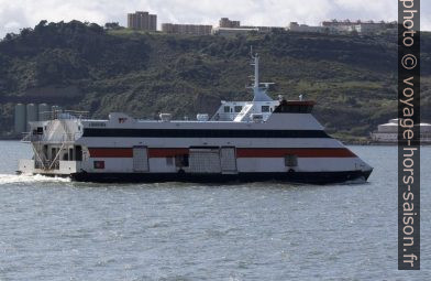 Ferry Lisbonese de Transtejo entre Belém et Trafaria. Photo © André M. Winter