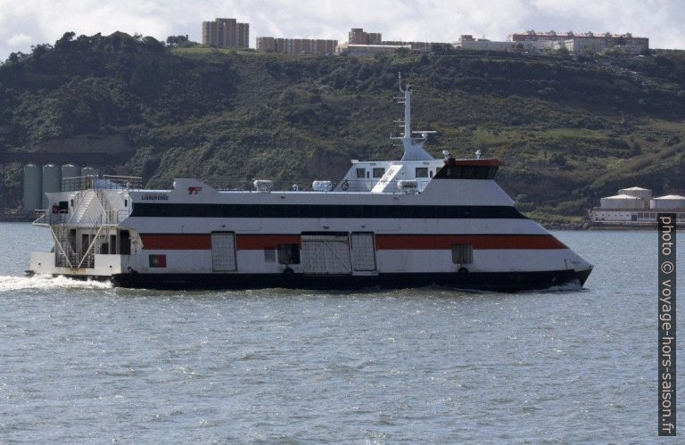 Ferry Lisbonese de Transtejo entre Belém et Trafaria. Photo © André M. Winter
