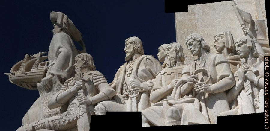 Rangée de marins portugais du Padrão dos Descobrimentos. Photo © André M. Winter