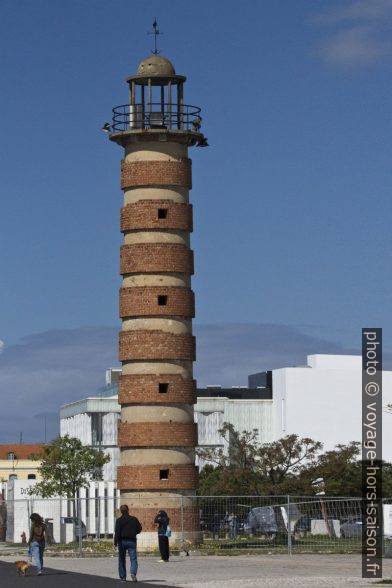 Faux phare de Belém. Photo © André M. Winter